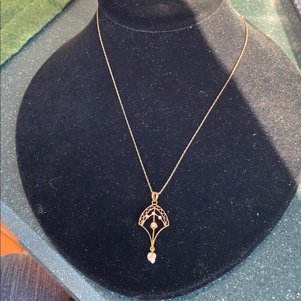 Elegant Gold Pendant Necklace - Picture 2 of 4